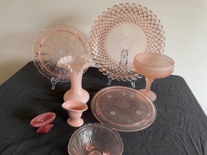 lot 69 image: Stunning Pink Entertaining Glassware