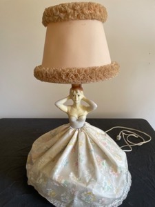 lot 1 image: 1950-1960 Vintage Doll Lamp