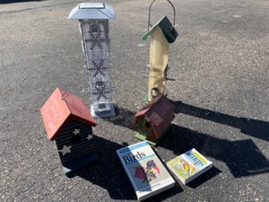 lot 75 image: Love the Birds Birdhouse, Feeders & Books