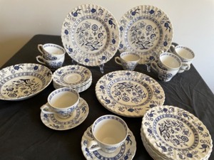 lot 82 image: Classic White JNG Meekins Blue Nordic by England