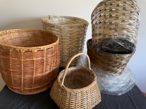 lot 125 image: Wicker Planter Baskets