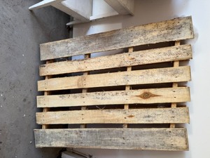 lot 199 image: Wood Pallet