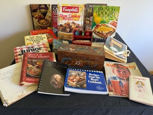 lot 161 image: Rosemaling Recipe Box & Various Cookbooks