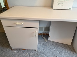lot 168 image: White Cabinets & Countertop Unit