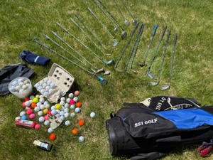 lot 136 image: Centuria True Temper, Wilson and Star Flight Golfclubs, Golf bag and Practice Balls