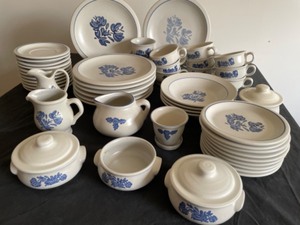 lot 62 image: Pfalzgraf Yorktown Dinner Ware