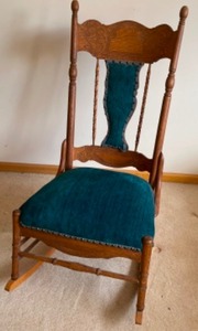 lot 14 image: Vintage Oak Rocking Chair