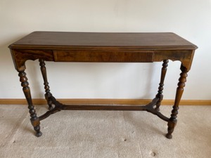 lot 16 image: Beautiful Sofa Table With Drawer