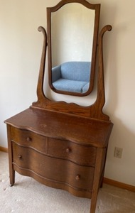 lot 9 image: Vintage Mirrored Dresser with Curved Drawers
