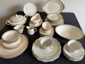 lot 135 image: Three Partial Sets of China Dishes from Johnson Bros -The BlackwoodHomer Laughlin-Angelus-Pope Gosser-Arvilla