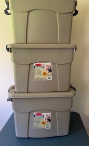 lot 202 image: Three Rubbermaid Rough Neck Matching Totes  22 Gal Each