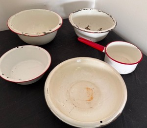 lot 171 image: Used Enamel Ware Pieces