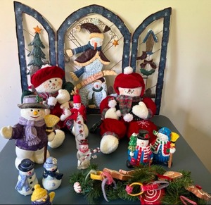 lot 129 image: Cute Snowman Collection
