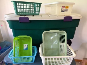 lot 140 image: Oversized Bin With Wheels and Extra Storage Containers