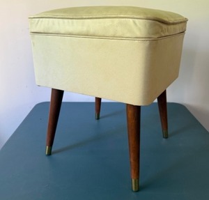 lot 3 image: Mid-century Modern Foot Stool