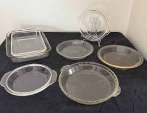 lot 19A image: Pyrex Baking Set with Glass 9x13 pans and Pie Plates