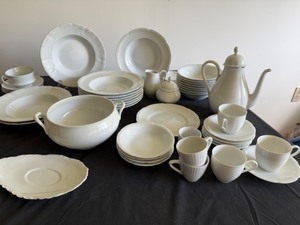 lot 85 image: White China Collection Made by H&G Heinrich Bavaria Germany and Royal Ironstone China by Johnson Bros England