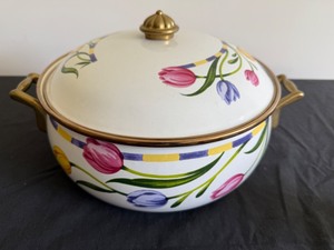 lot 88 image: 1990 Lincoware Tulip Pot Dutch Oven  with Brass Handles in Enamelware