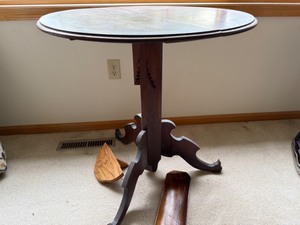 lot 214A image: Round Wood Table