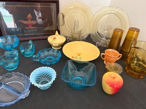 lot 219 image: Blue, Yellow and Gold Vintage Glassware Lot