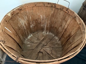 lot 203A image: Wonderful Lot of Vintage Bushel Baskets, Barrel & Wire Egg Basket