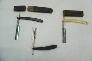 lot 5 image: Vintage Razors