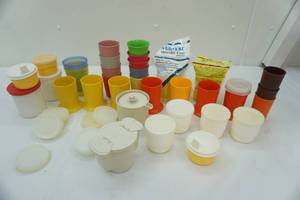 lot 14 image: Tupperware Cups, Milmour Wonder cups