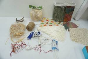 lot 20 image: Home Decor, Craft Materials & Table Linens Lot
