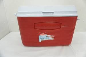 lot 34 image: Rubbermaid Cooler-Red