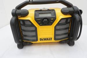 lot 39 image: DeWalt Radio DCR015