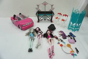 lot 48 image: Monster High Dolls & Accessories