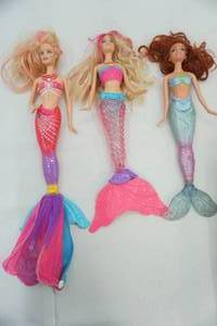 lot 69 image: Mermaid Barbie Dolls 3ct