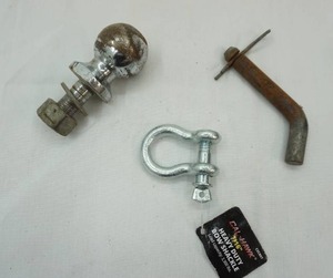 lot 79 image: 2 ball hitch pin & bow shackle