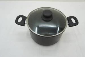 lot 89 image: Small Kettle & Lid 9 wide 5 tall