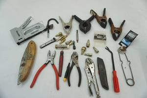 lot 123 image: hand tools & hardware lot