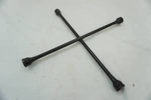 lot 125 image: lug wrench