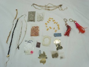 lot 133 image: Jewelry Lot