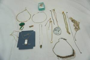 lot 134 image: Jewelry Lot necklaces