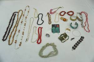 lot 135 image: Jewelry Lot mostly beaded jewelry