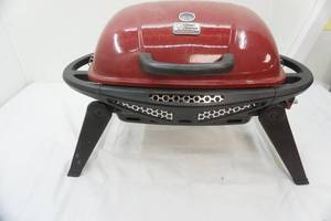 lot 207 image: Blue Rhino tabletop grill