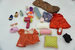 lot 249 image: doll accessories