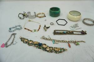 lot 269 image: Jewelry Lot bracelets