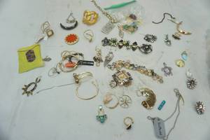 lot 270 image: Jewelry Lot variety bits & pieces