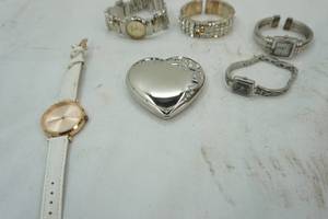 lot 271 image: Ladies Watches