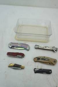 lot 273 image: Knives