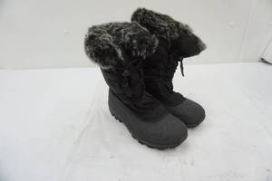 lot 282 image: Womens Winter boots