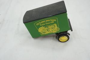lot 337 image: John Deere tailer coin bank-Ertl