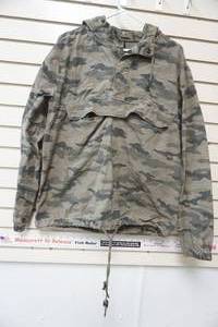lot 366 image: Pullover Camo Jacket size L cotton