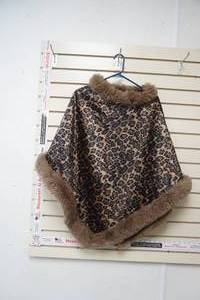 lot 384 image: Womens Vince Camuto Leopard Poncho. Size S