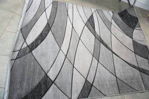 lot 418 image: Better Homes & Gardens 5x7 area rug